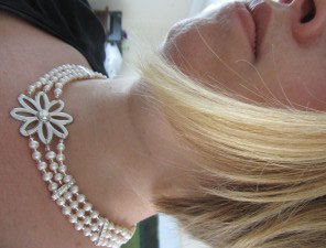 Freshwater pearl bloom necklace with Swarovski elements