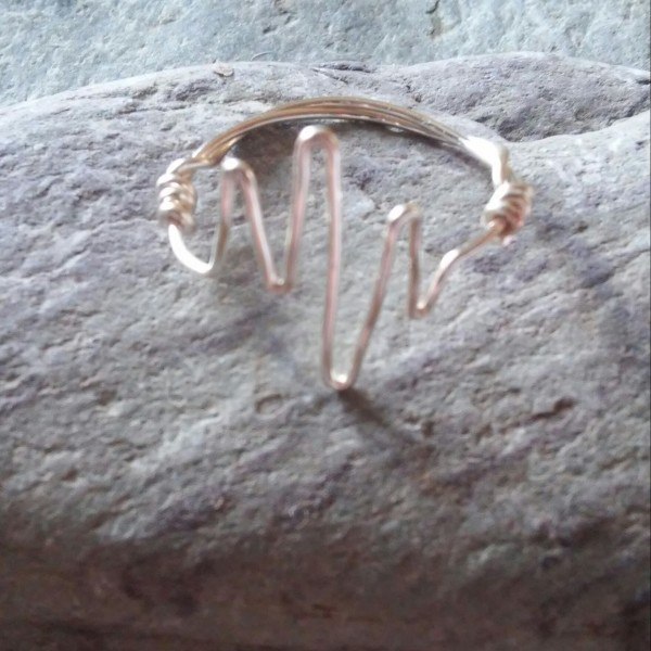 Wire heart beat ring